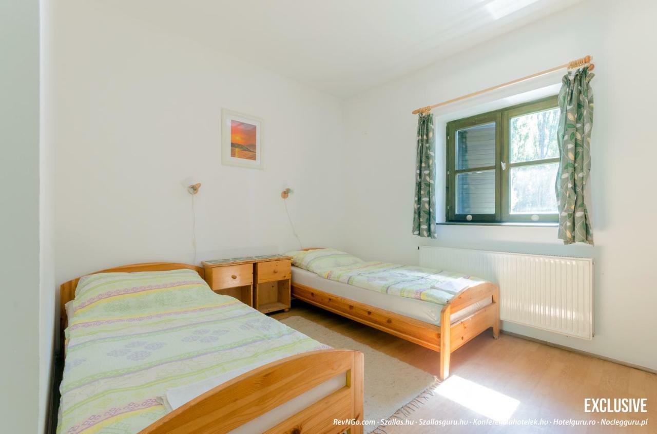 Sipito Pihenopark Hotell Pilis Exteriör bild